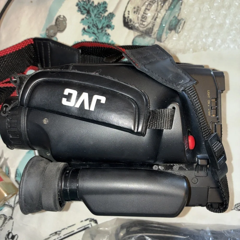 jvc cam corder model GR-AX500U Case, 2 Battery's, Charger, Remote, Ac Cord Etc